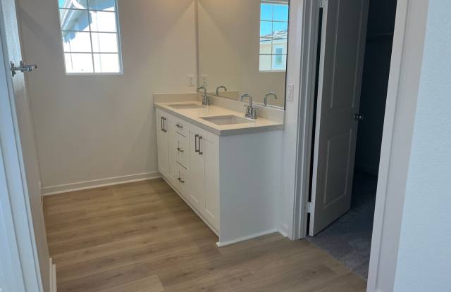 29224 Venice Place, Winchester BRAND NEW! Gallery 2