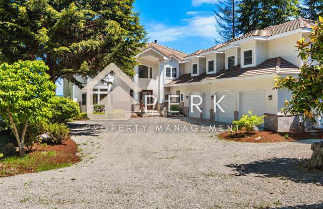 Spacious 5-Bedroom Home with Bay Views, Pool & Hot Tub – Port Hadlock Gallery 3