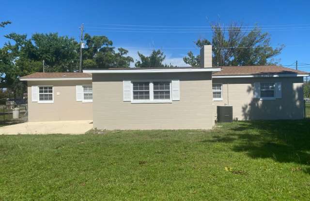 Spacious 3Bed/2Ba Home, Centrally Located Near Schools, Shopping & Dining! Gallery 3