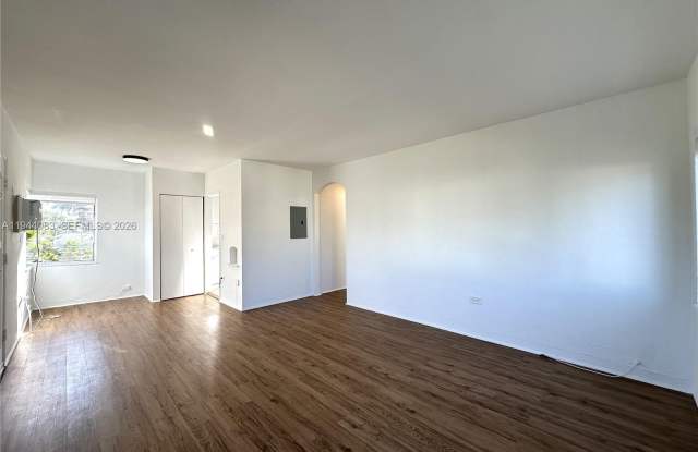 1910 Biarritz Dr photos photos