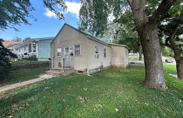 $1100 - 2 Bedroom Home - 726 South Fairmount Street, Sioux City, IA 51106
