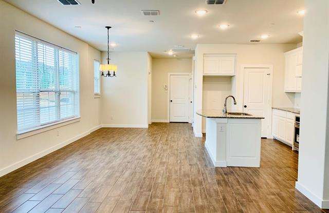 598 Cobblestone Lane Gallery 3