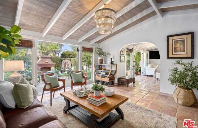 213 Via Cordova - 213 Via Cordova, Newport Beach, CA 92663