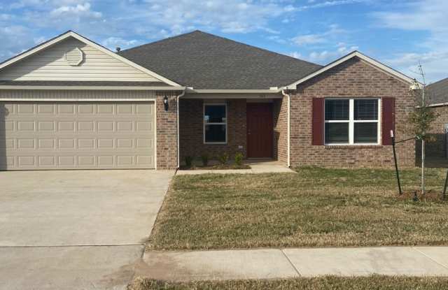 Treat Yourself! $99 First Month’s Rent, sign by 10/15 | 3 Bedroom, 2 Bathroom Home in Hollow Brook Gallery 4