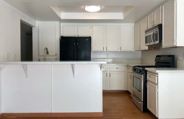 325 North Melrose Drive #A Gallery 3