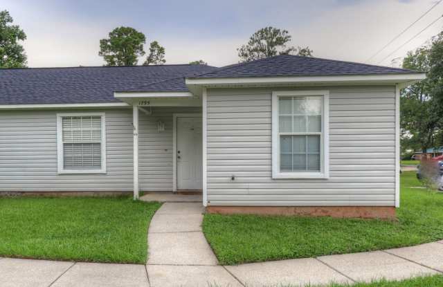 2bd/2ba Duplex available now photos photos