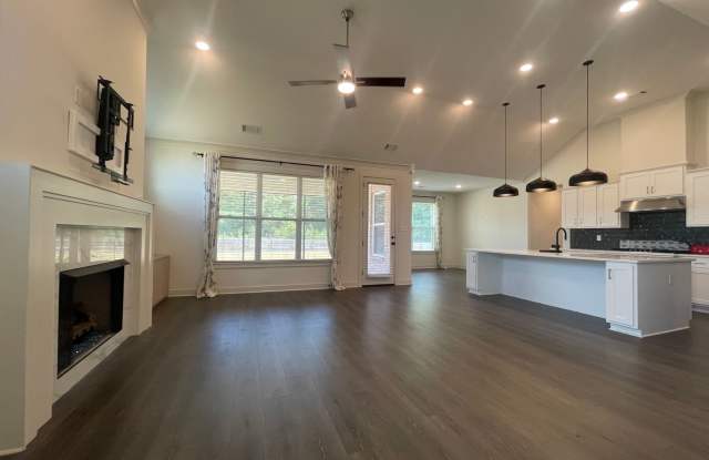 Custom built home in The Orchard, Lewisburg schools! Gallery 4