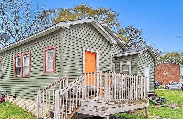 Room in 3 Bedroom Home at Centre St Gallery 3
