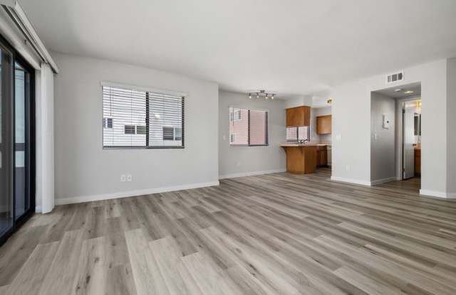 Mission Beach. 3 bedroom, 2.5 bath, 2 car garage, Gallery 4