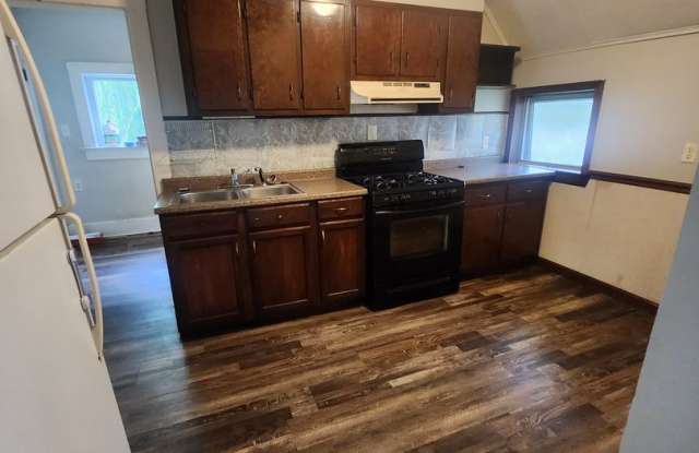 Upper 3 bedroom on east side photos photos