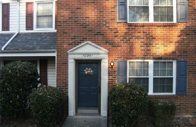 10951 Park Rd - 10951 Park Road, Charlotte, NC 28226