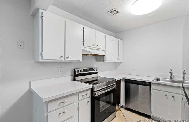 2118 SE Edler Drive Gallery 2