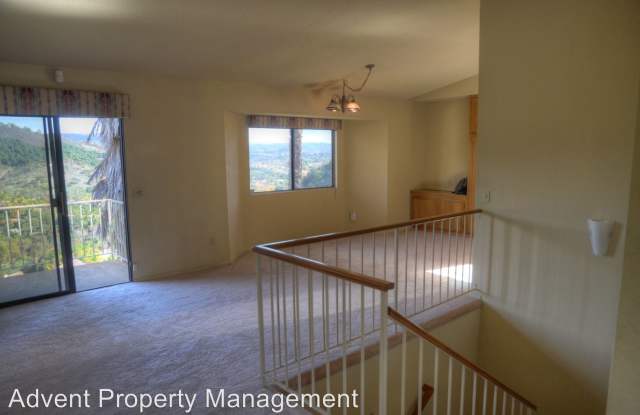 2167 Firethorn Glen Gallery 4