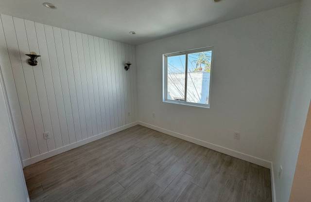 Modern 1-Bedroom Upper Unit in Boutique Mid-City Building Gallery 3