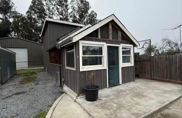 Updated ADU in West Santa Rosa for Rent! Utilities included! - 866 Yuba Drive, Sonoma County, CA 95407