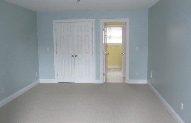 99 FERRY LANDING Circle Gallery 3