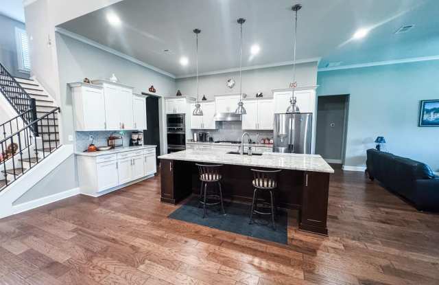 452 TENDER OAKS Ln N Gallery 2