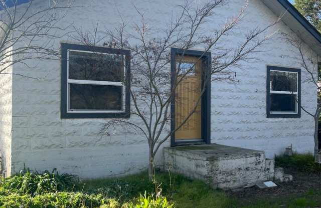 2 bedroom 2 bath Country House with Big Den photos photos