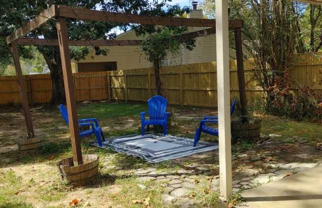 Two Bedroom Townhouse with Fully Fenced Yard and Vinyl Plank throughout! - 1926 Gina Drive, Tallahassee, FL 32303