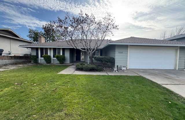 COMING SOON!! REMODELED 3 BEDROOM HOME / LARGE FENCED YARD photos photos