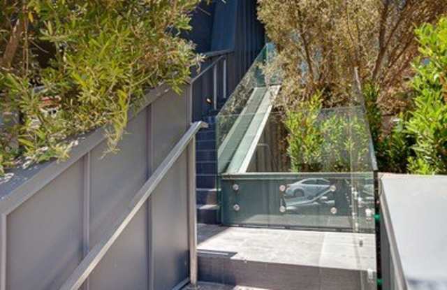 209 Hollister Ave Gallery 3