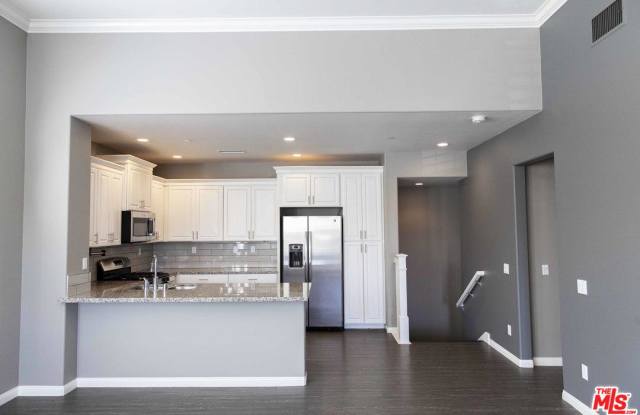 190 ROSE ARCH Gallery 2
