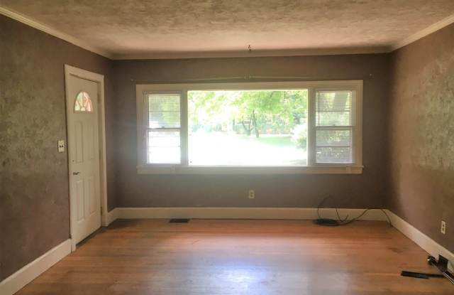 3601 Stratford Boulevard Gallery 3