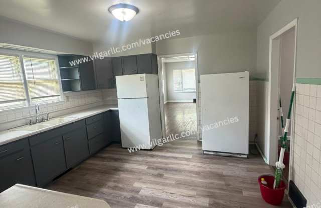 FOR RENT — SPACIOUS 3 BED / 1.5 BATH HOME Gallery 4