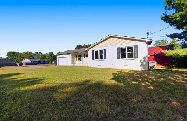 Charming 3-Bedroom Home with Updated Kitchen & Spacious Yard! Gallery 3
