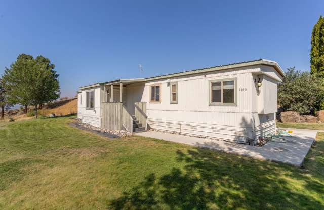 1-bedroom, 1.5-bathroom open concept - 4140 Luebber Lane, Chelan County, WA 98828