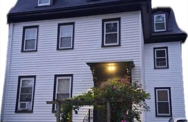 81 Thornton St 3 photos photos