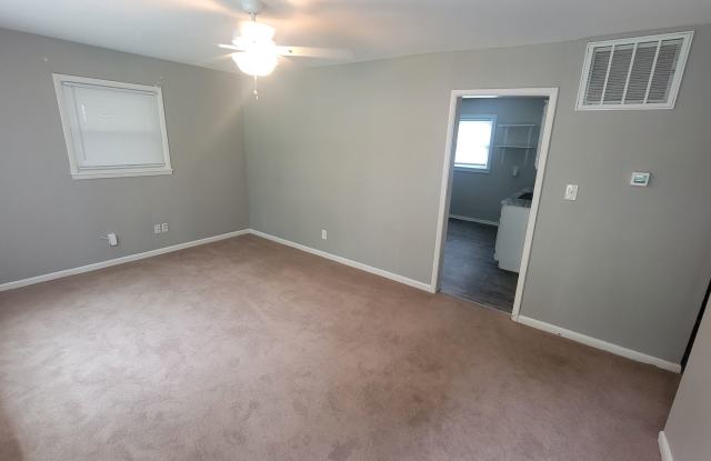 2 Bedroom House  In Jeffersontown Gallery 4