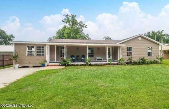 912 Maple Street photos photos