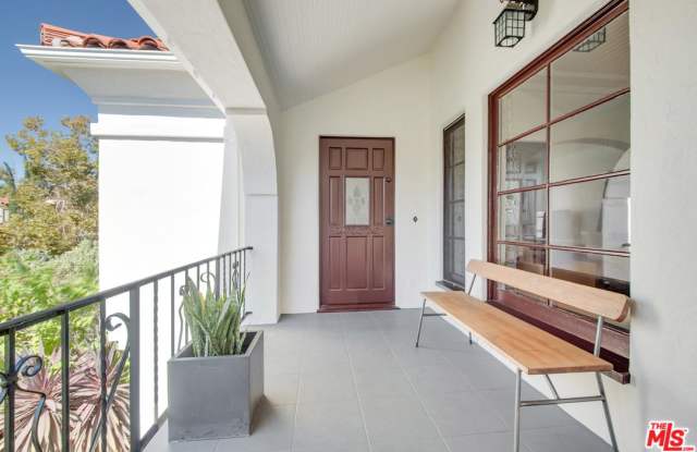 1172 South HAYWORTH Avenue Gallery 3