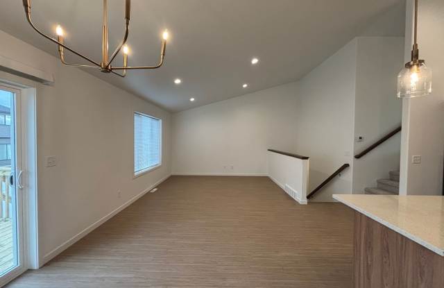 3 Bed 3 Bath Townhome Gallery 4