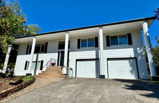 2 WEEKS FREE RENT! Mini Mansion in Salmon creek in mature neighborhood. photos photos