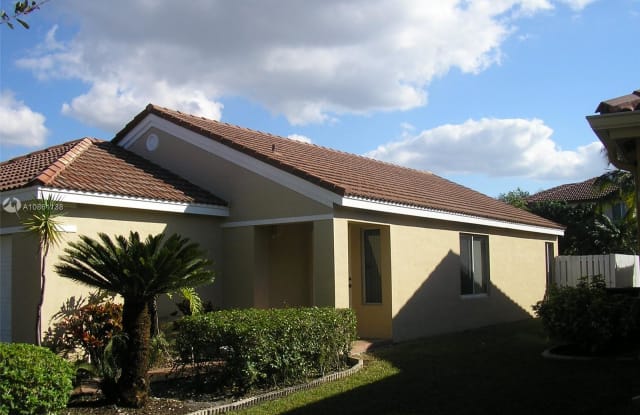 1576 Mira Vista Cir - 1576 Mira Vista Circle, Weston, FL 33327