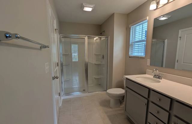 Room in 5 Bedroom Home at Reeves St photos photos