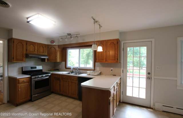 450 Redmond Avenue Gallery 4