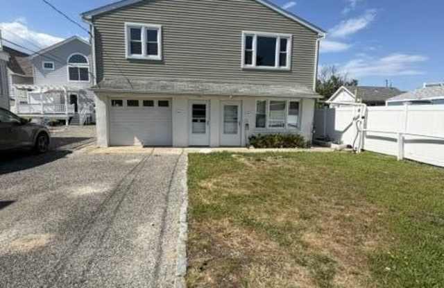 445 E Bayview Avenue photos photos
