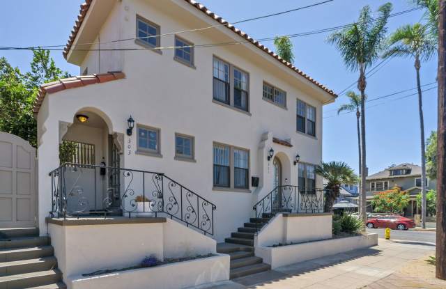 Great upstairs bungalow in Hillcrest with one car garage! photos photos