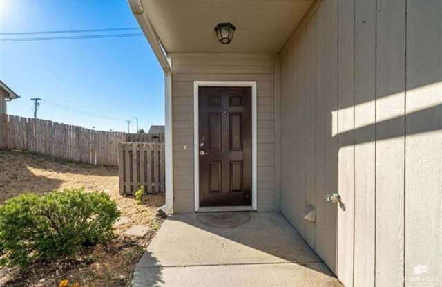 Charming Townhome, Prime Location, Cozy Living photos photos
