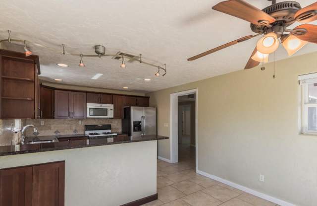 Available for a 10 month lease!! 4 bed, 2 bath less than a mile to campus! Pre-leasing for August 2026! Gallery 3