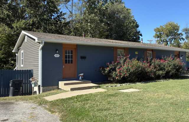Nice 4 Bedroom 2 Bathroom Duplex! Gallery 1