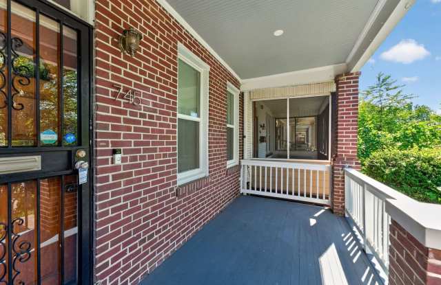Modern Elegance Meets Historic Charm in Columbia Heights! Home with Private Parking! Gallery 3