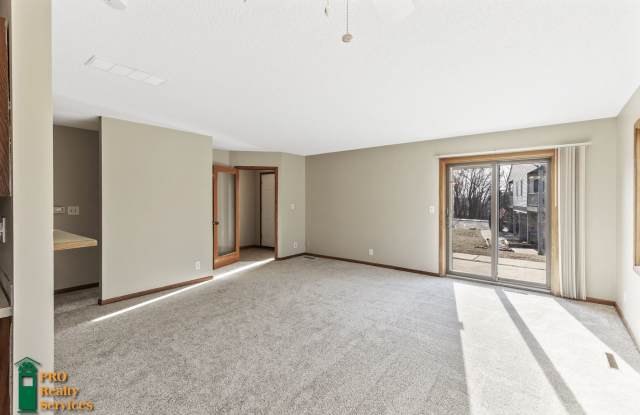 3 bedroom Townhome **$500.00 Move In Credit with a May 2025 Move In** - 7928 Barbara Avenue, Inver Grove Heights, MN 55077 3 bedroom Townhome **$500.00 Move In Credit with a May 2025 Move In** - 7928 Barbara Avenue, Inver Grove Heights, MN 55077