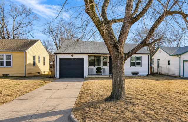 Charming Southeast 3 Bedroom, 1 Bathroom with bonus room photos photos