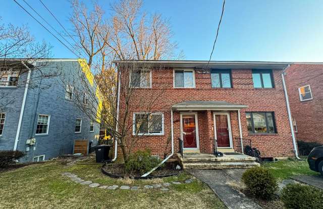 Beautiful 3 Bed 1 Bath End Row Brick Townhouse With Fenced In Yard In River Terrace photos photos