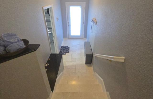Gorgeous 4-Bedroom, 4-Bathroom Townhouse in Palmetto Gallery 3