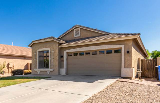 Cozy 3 Bedroom 2 Bathroom located near downtown Gilbert! - 1050 South Hazel Court, Gilbert, AZ 85296
